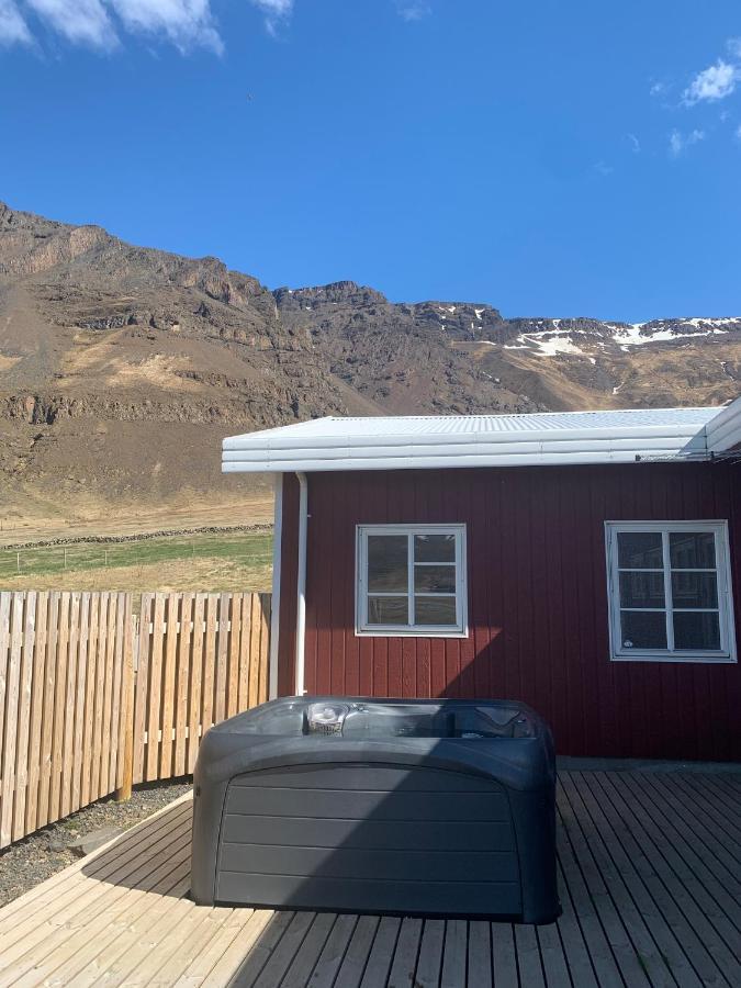 Hvammur 2 Guesthouse Red House Блондуос Екстериор снимка