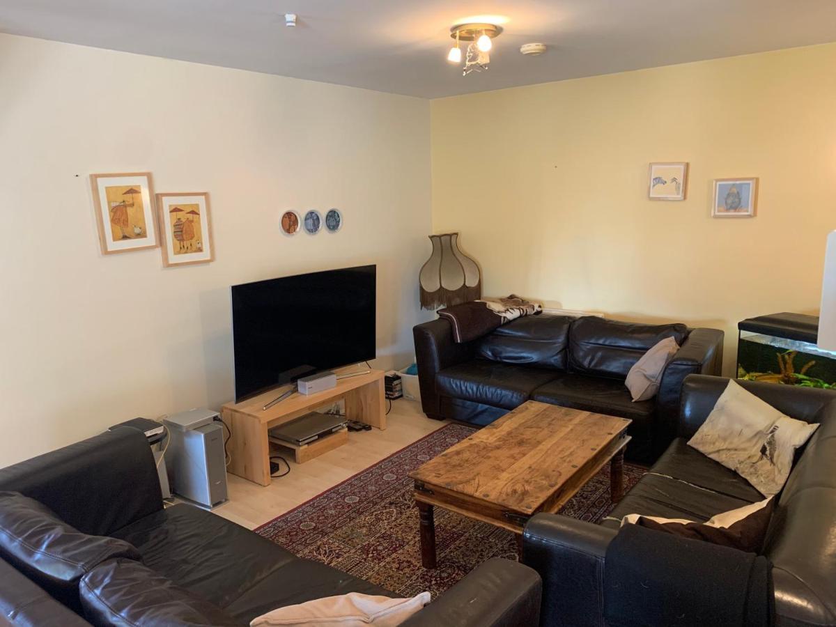 Hvammur 2 Guesthouse Red House Блондуос Екстериор снимка