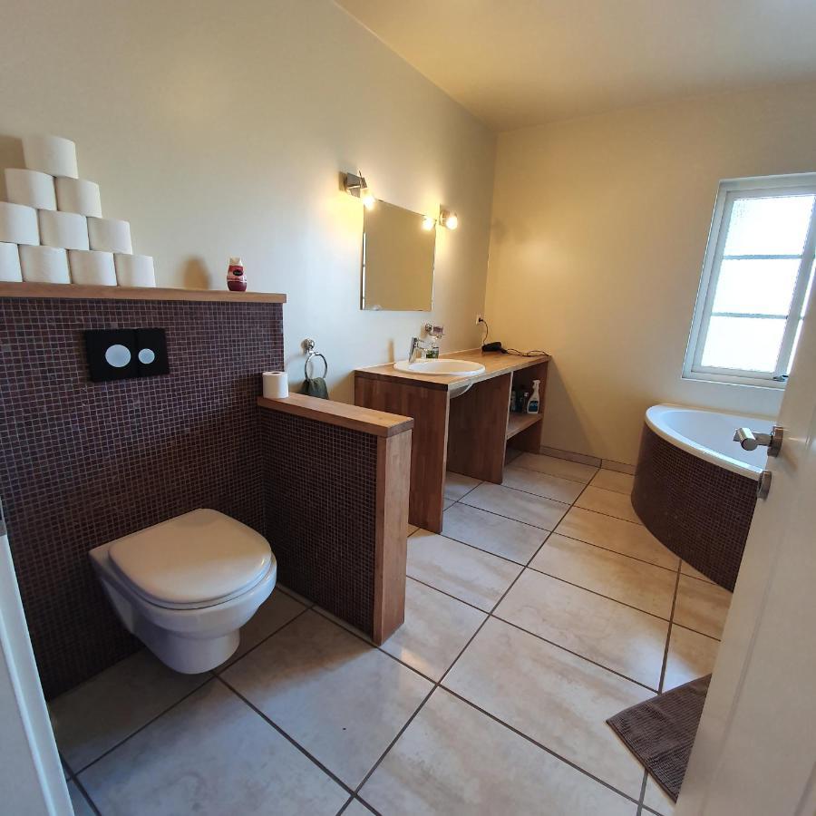 Hvammur 2 Guesthouse Red House Блондуос Екстериор снимка